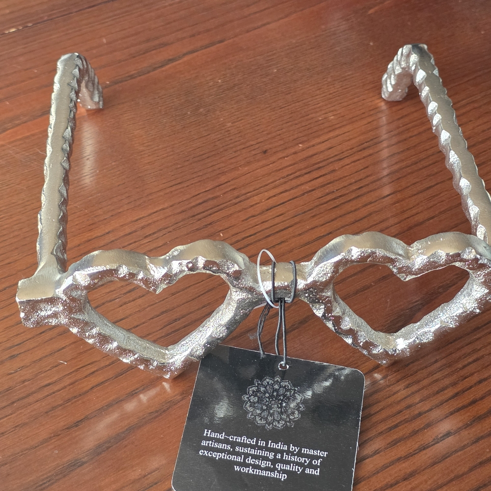 Silver Heart-Shaped Metal Glasses Holder